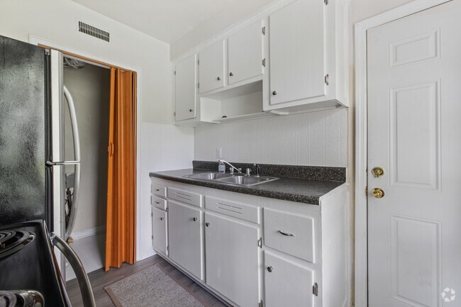 2 habitaciones, 1 baño - 1025 pies cuadrados - Cocina - Brick Pointe