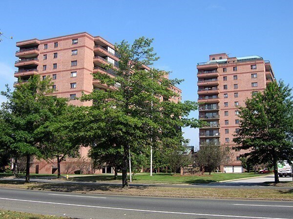 Foto del edificio - 3920 Mystic Valley Pkwy