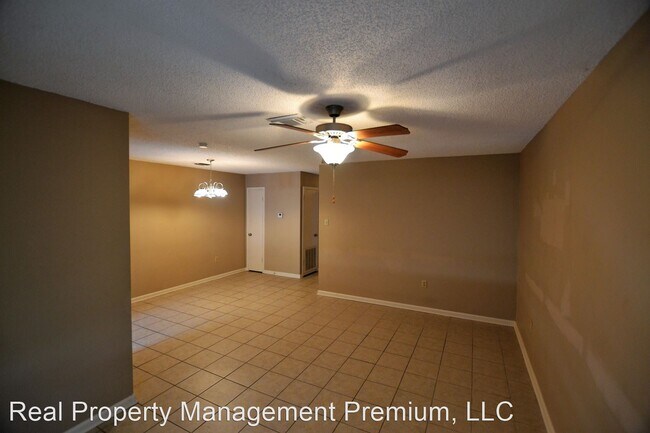 Building Photo - 3 br, 2 bath House - 1105 Willow Creek Dr
