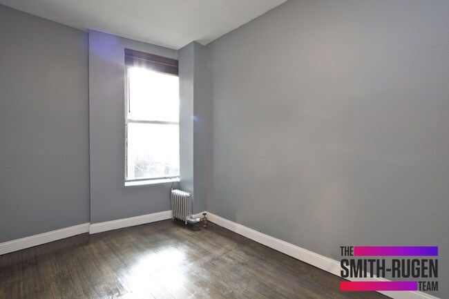Building Photo - 350 W 47th St