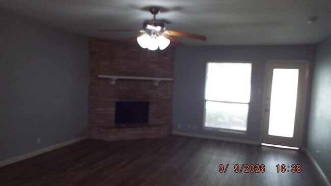 Foto del edificio - 8311 Meadow Fire St