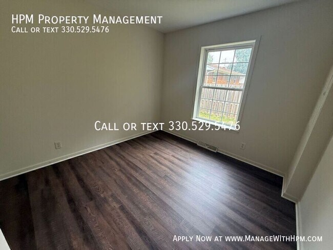 Foto del edificio - 228 Bernower Ave SW