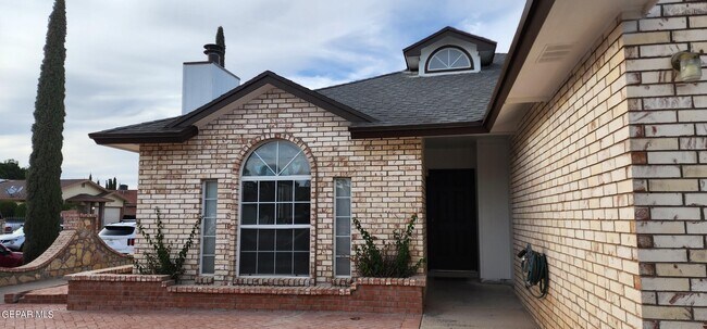 Building Photo - 12461 Flora Alba Dr