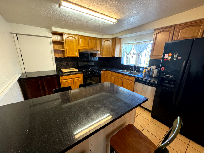 Foto del edificio - 2120 E 17th St