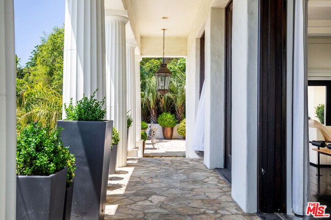 Foto del edificio - 2249 Mountain Oak Dr