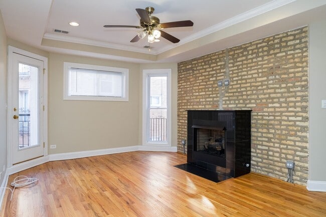 Building Photo - 1642.5 W Greenleaf Ave