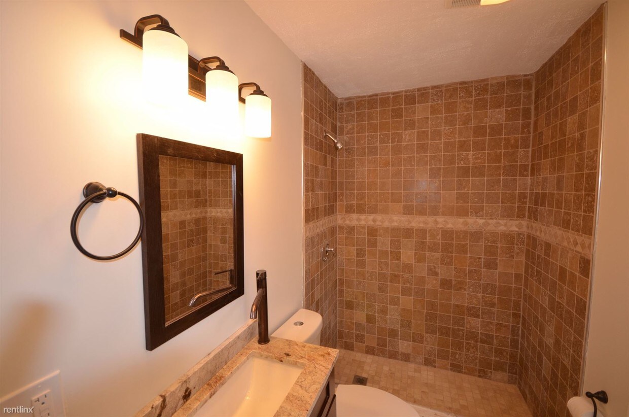Foto principal - 131 Brooks St