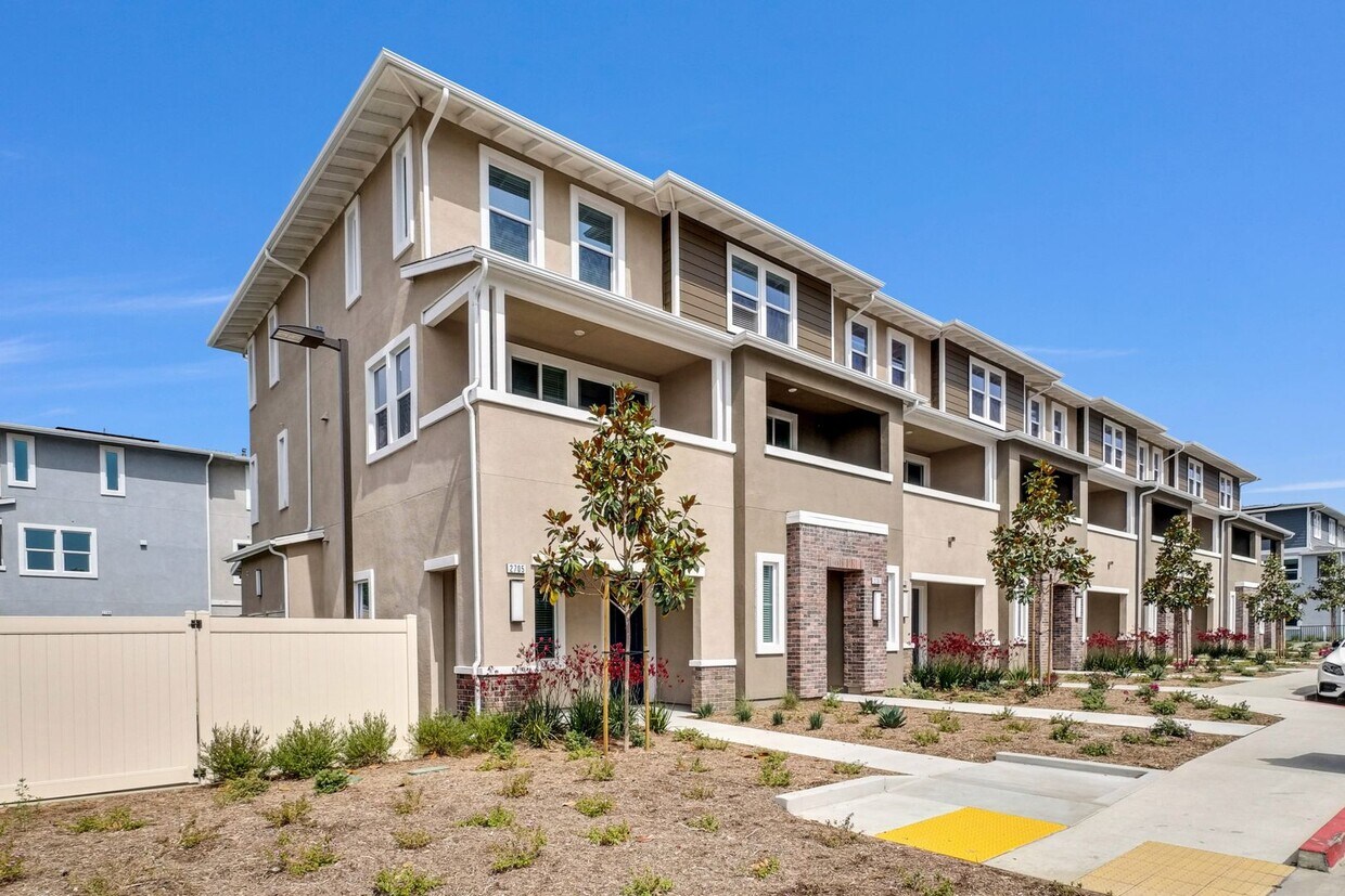 Primary Photo - Stunning 3 Bedroom 3.5 Bath Three-Story Fl...