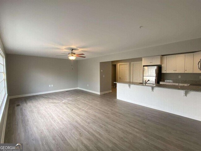 Building Photo - 86 S Forest Ave