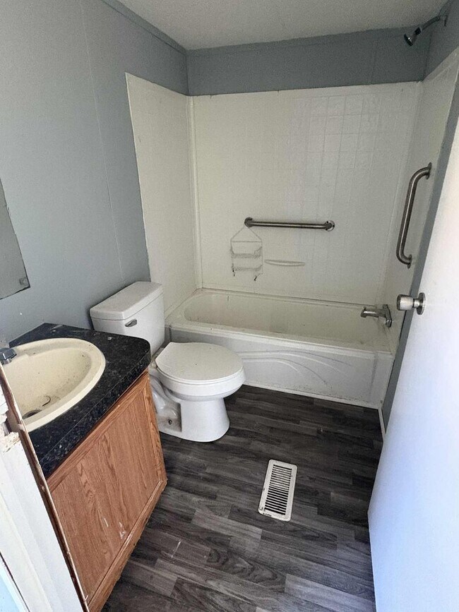 Foto del edificio - Freshly Renovated 3BR Home on Spacious Lot...