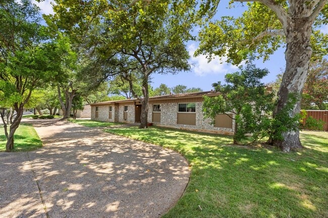 Building Photo - 6501 Mesa Dr