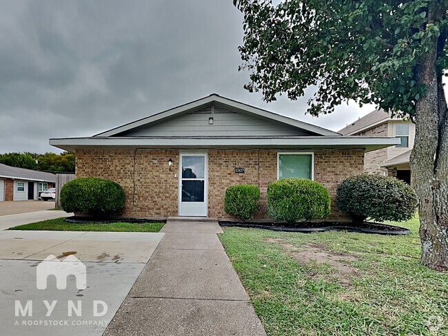 Building Photo - 1507 Cardinal Dr