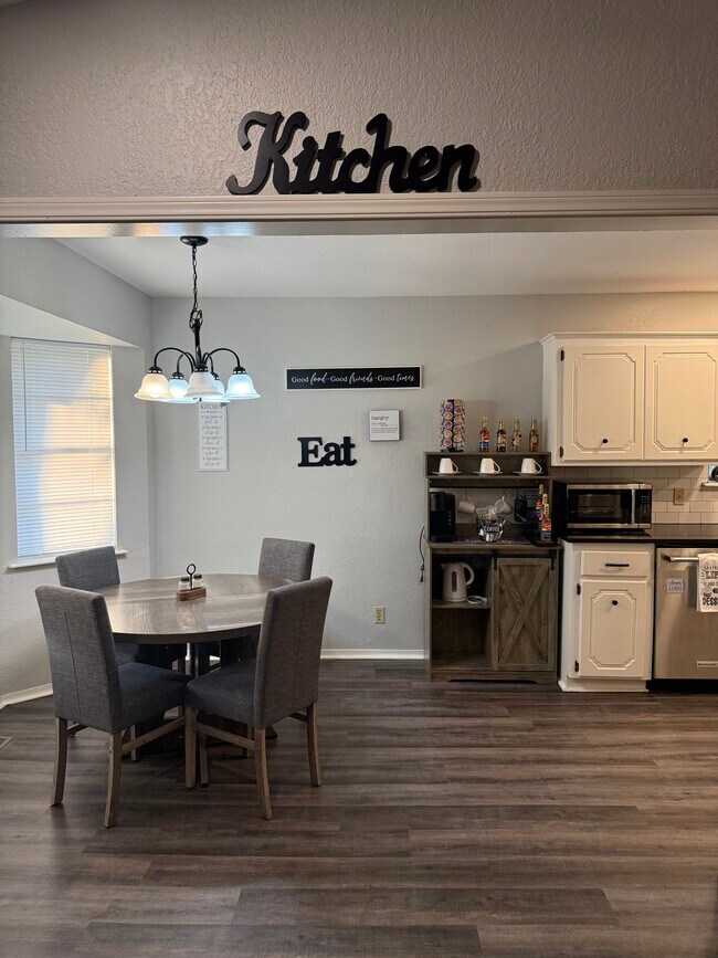 Foto del edificio - 1408 N Juniper Ave