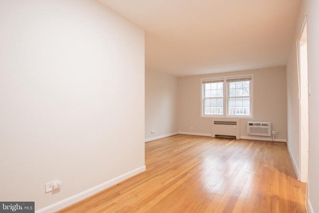 Foto del edificio - 202 N George Mason Dr