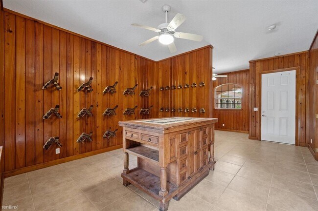 Building Photo - 4 br, 3.5 bath House - 3287 Grande Rd