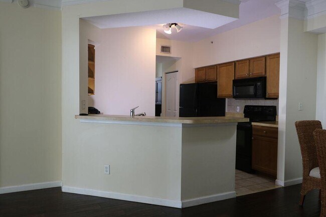 Foto del edificio - 9825 Baywinds Blvd