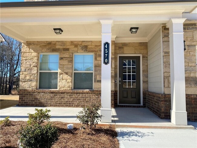 Building Photo - 4570 Silver Oak Dr SW