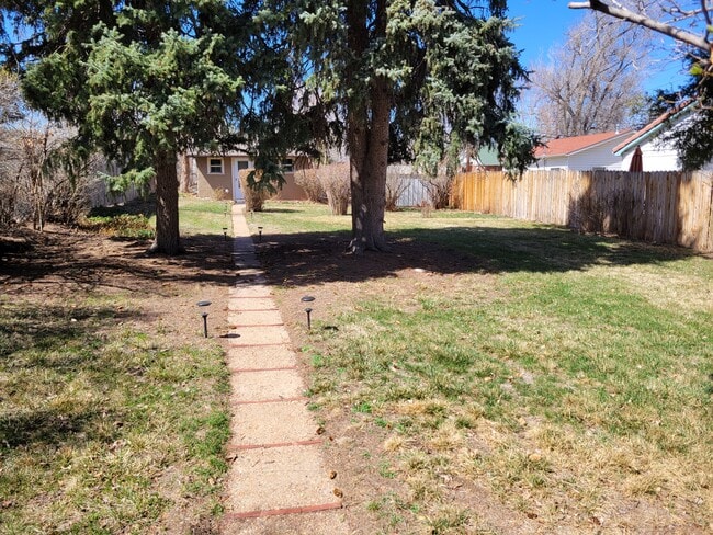 Foto del edificio - 1675 Ulster St