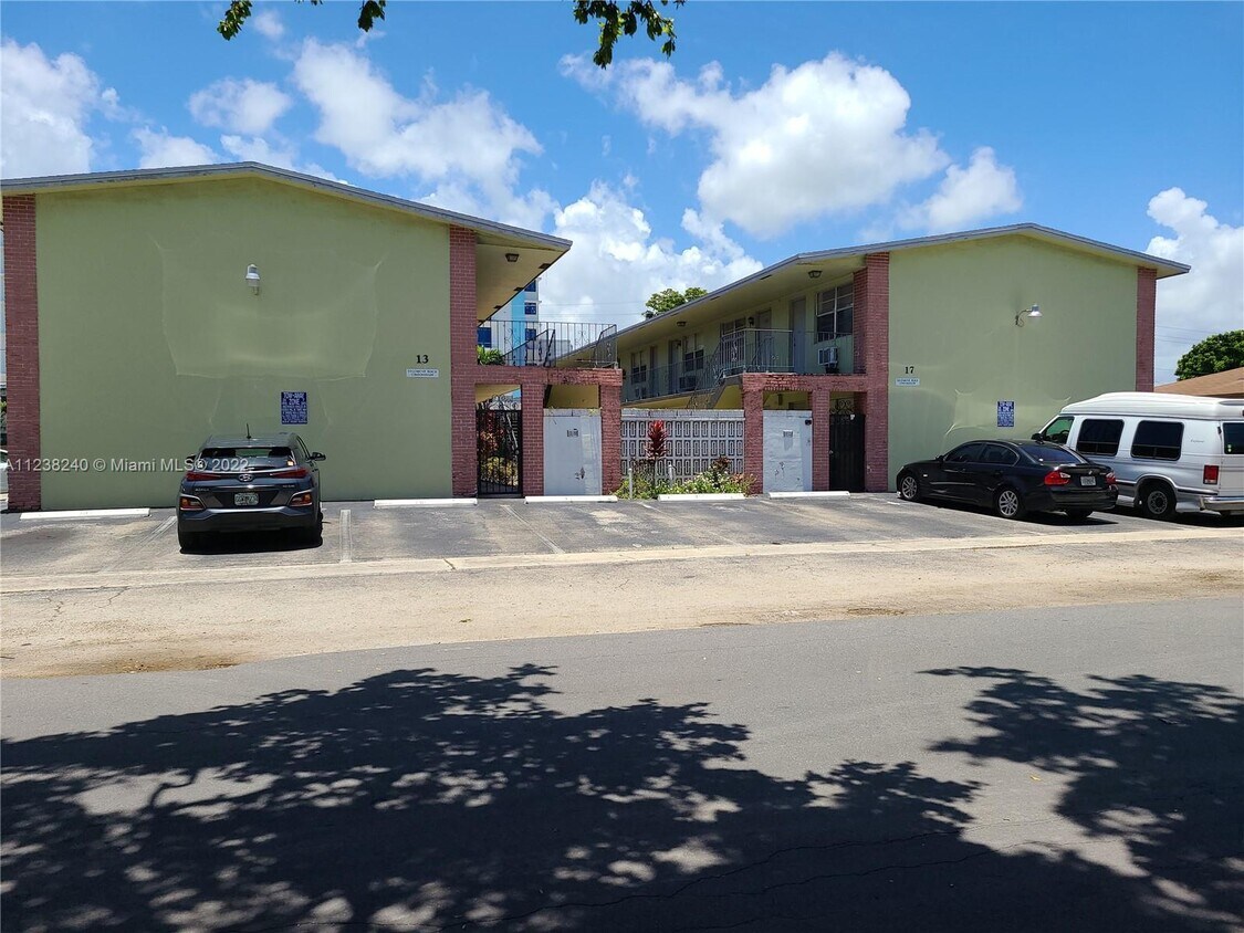Foto principal - 17 NE 2nd Ave