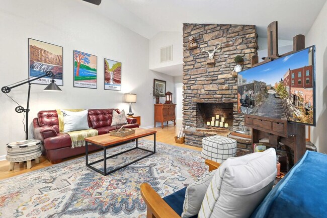 Foto del edificio - 1232 S Dinsmore Trail