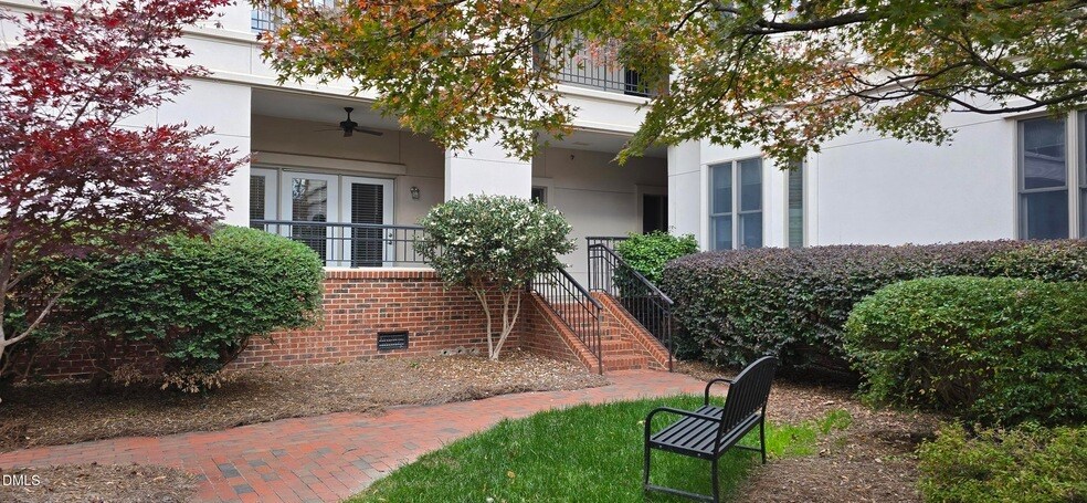 Foto principal - 218 E Davie St