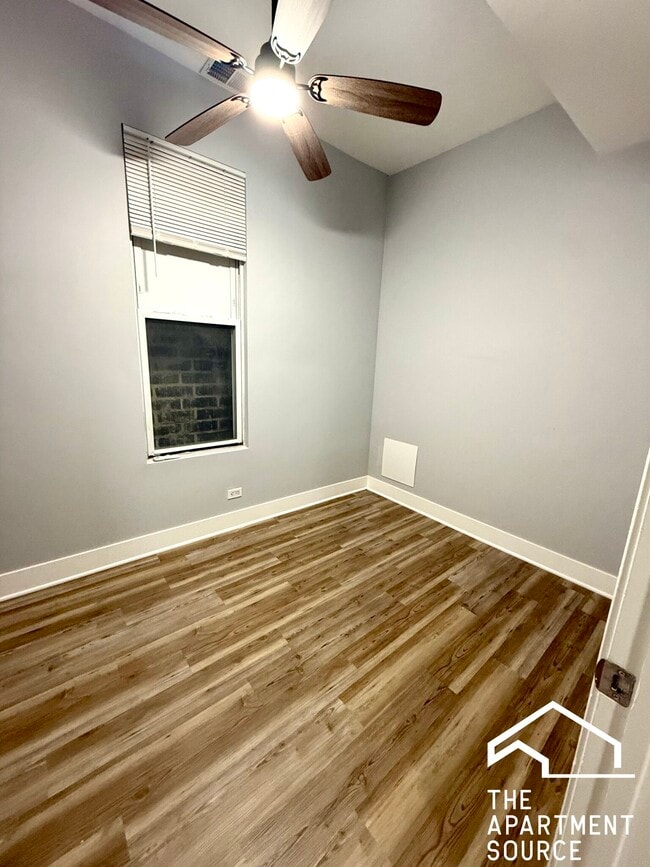 Building Photo - 942 N Elston Ave