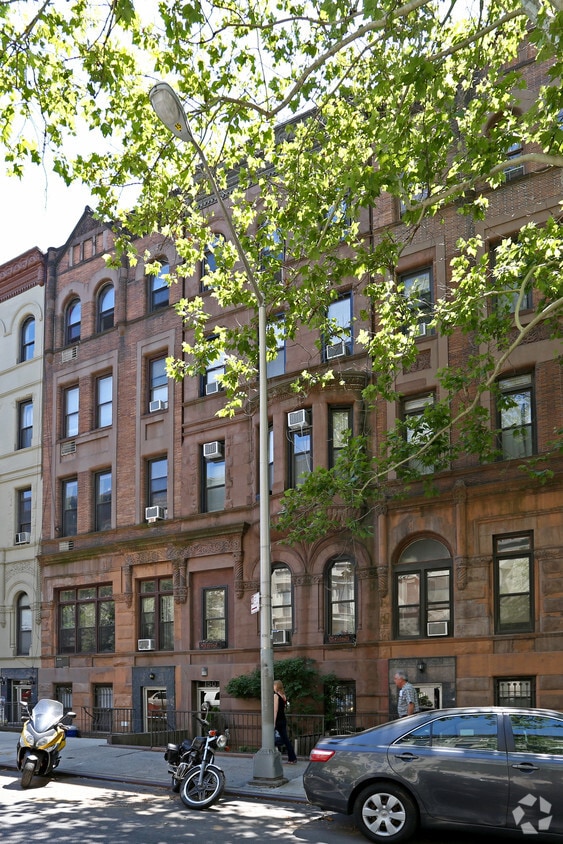 Building Photo - 150 W 75th St