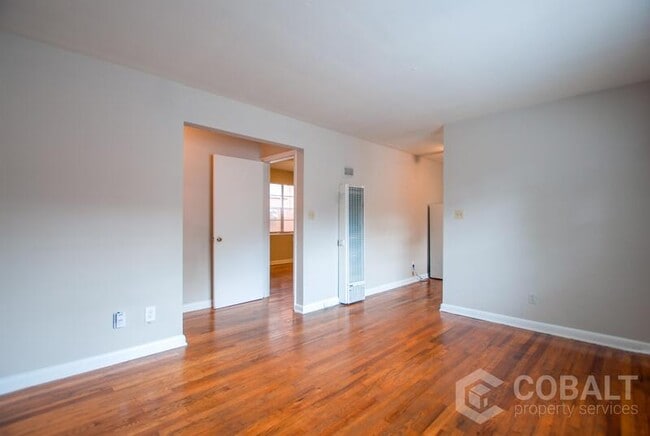 Building Photo - 896 Greenwood Ave NE