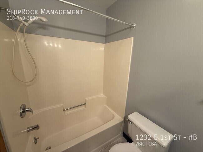 Foto del edificio - 1232 E 1st St