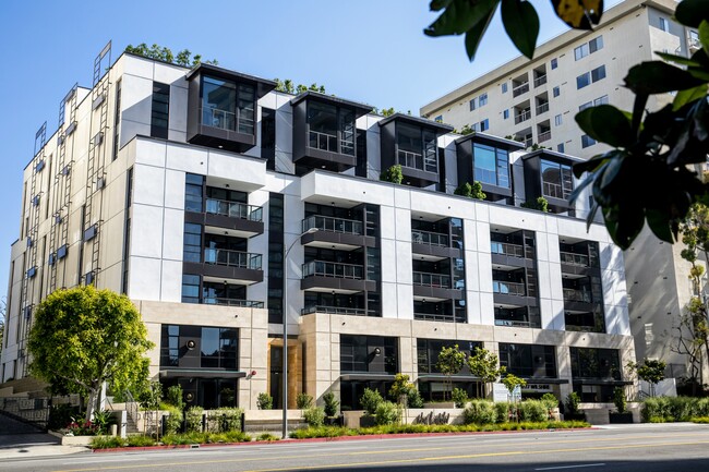 Building Photo - 10777 Wilshire Blvd