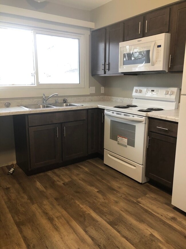 Building Photo - BCF Duplex (254)