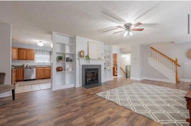 Foto del edificio - 590 Tall Oak Blvd NW