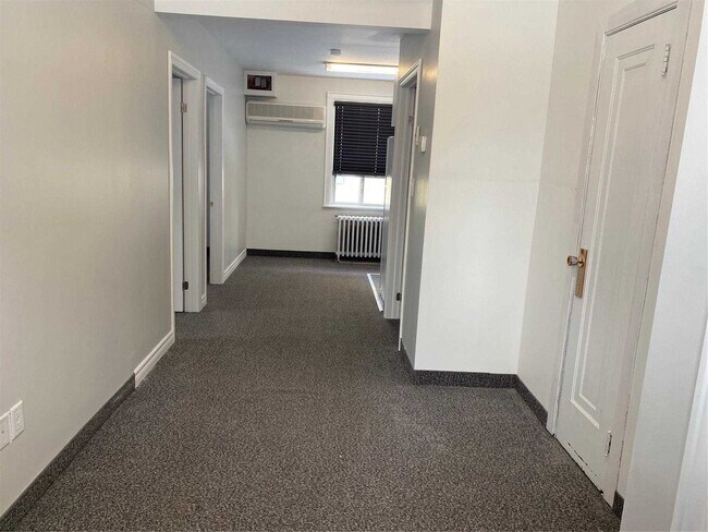 Photo du bâtiment - 1641 Victoria Park Av