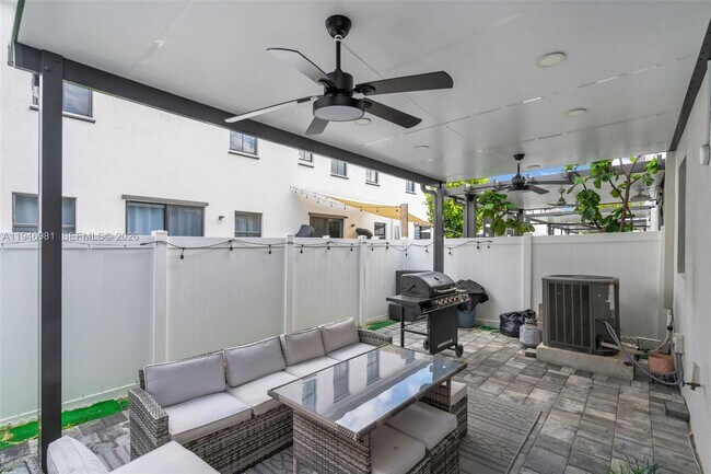 Building Photo - 11051 W 33rd Ln