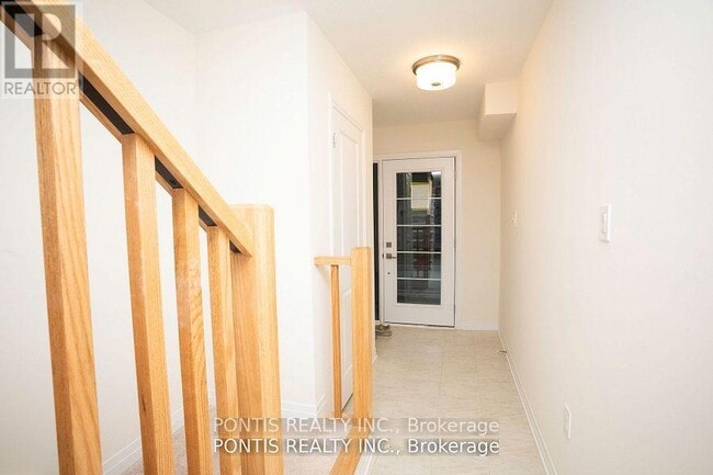 Building Photo - 84 Fieldridge Cres