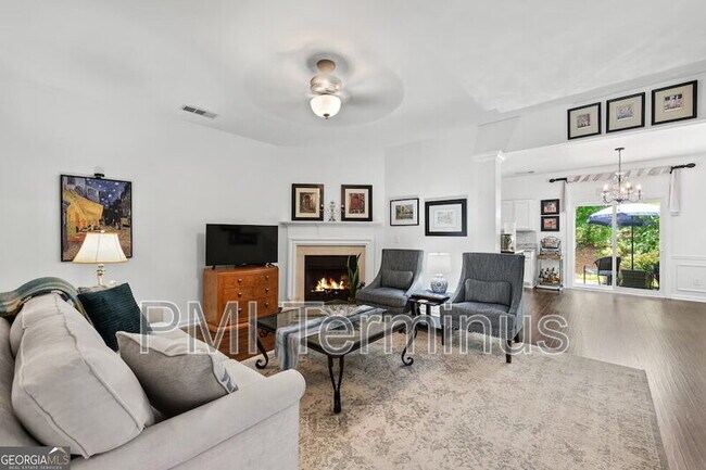 Foto del edificio - 1914 Lakeshore Overlook Cir NW