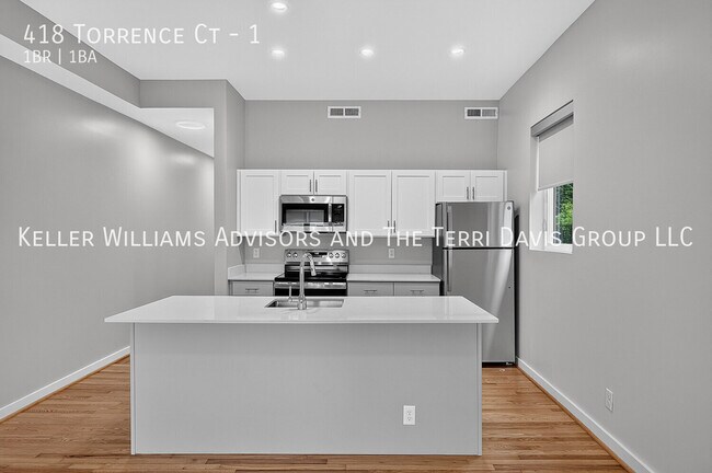 Foto del edificio - 418 Torrence Ct