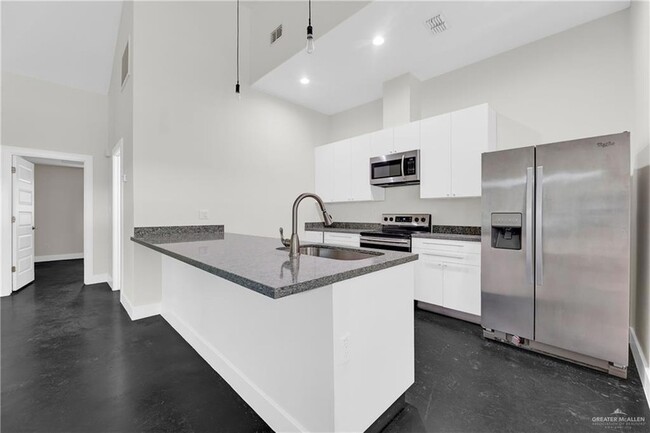 Building Photo - 308 N 17th St