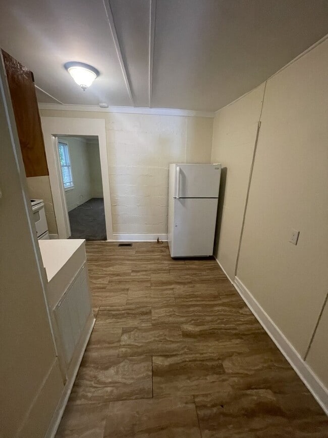 Building Photo - 1 Bedroom 1 Bathroom Duplex