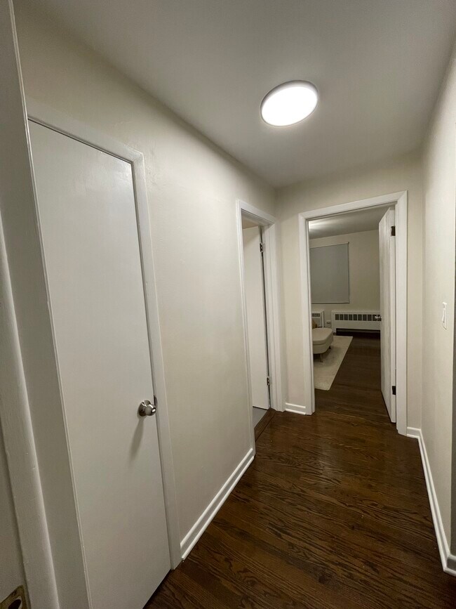 Building Photo - 507 Judson Ave