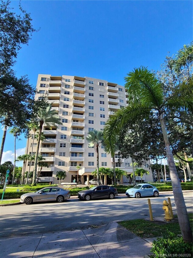 90 Edgewater Dr Unit 719, Miami, FL 33133 Condo for Rent in Miami, FL