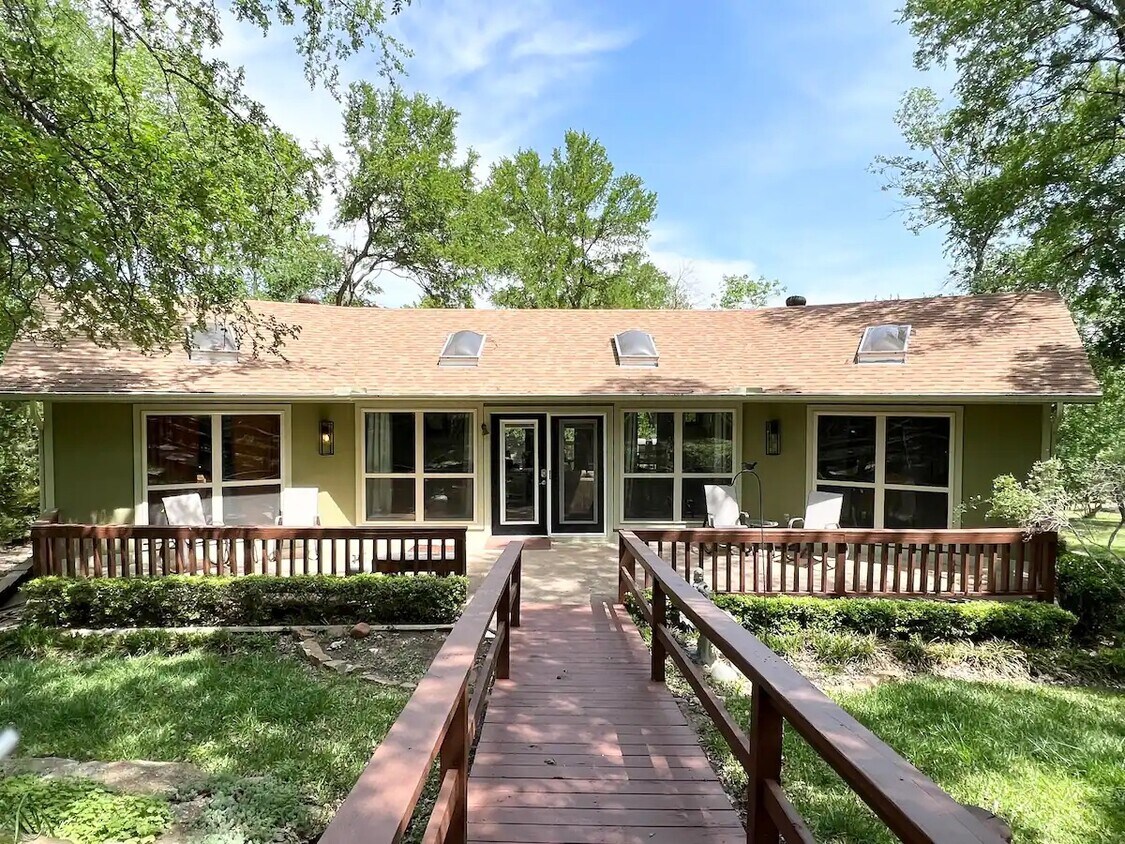 Primary Photo - 864 Lazy Acres Cir