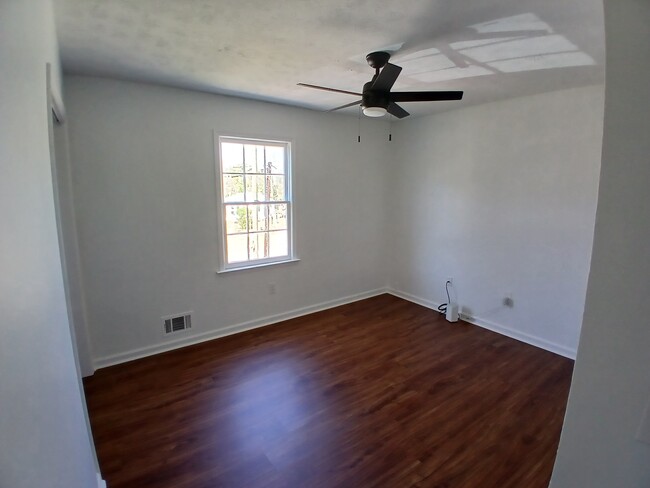 Foto del edificio - 1518 Biffle Rd