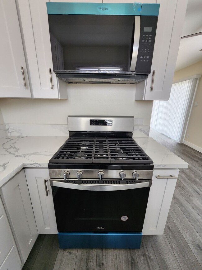 Foto del edificio - Charming 3-Bedroom Home Just 10 Minutes fr...