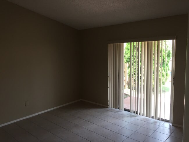 Building Photo - 2 bed 2 bath with Fenced in backyard!