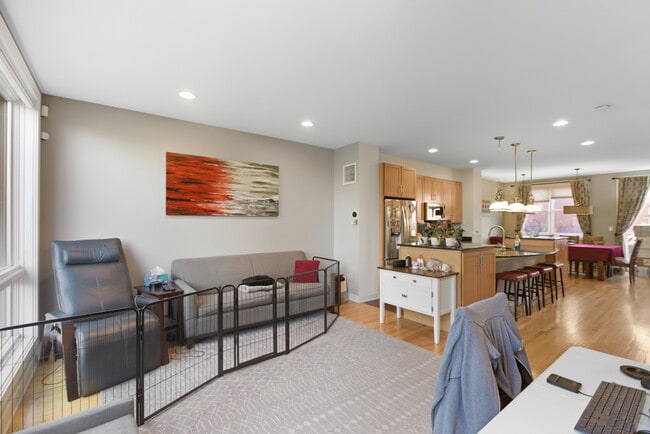 Building Photo - 2854 N River Walk Dr