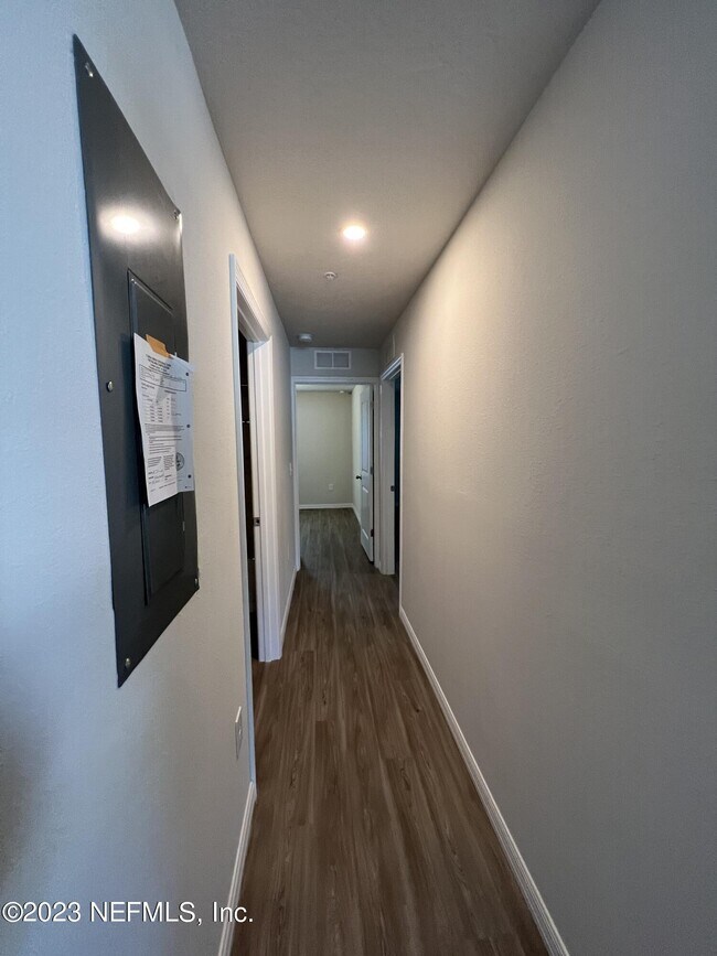 Building Photo - 7656 Mailes Ct