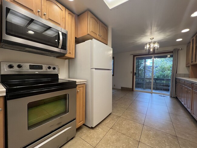 Building Photo - 600-602 Scenic Dr