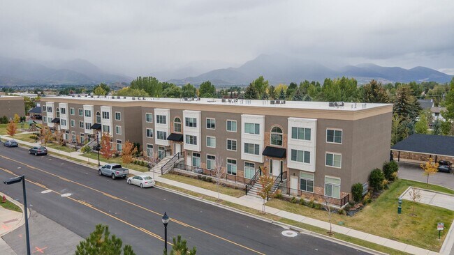 Foto del edificio - Lovely 3-Bed, 2-Bath Condos in the Distric...
