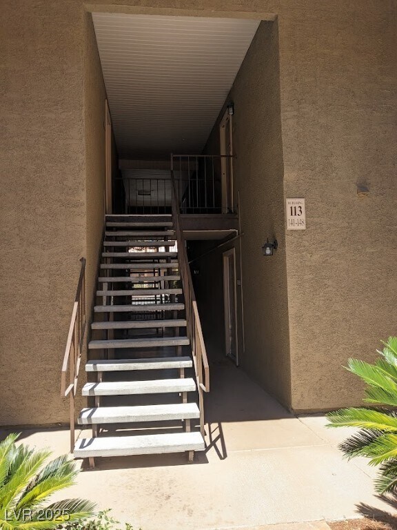 Foto del edificio - 5044 River Glen Dr